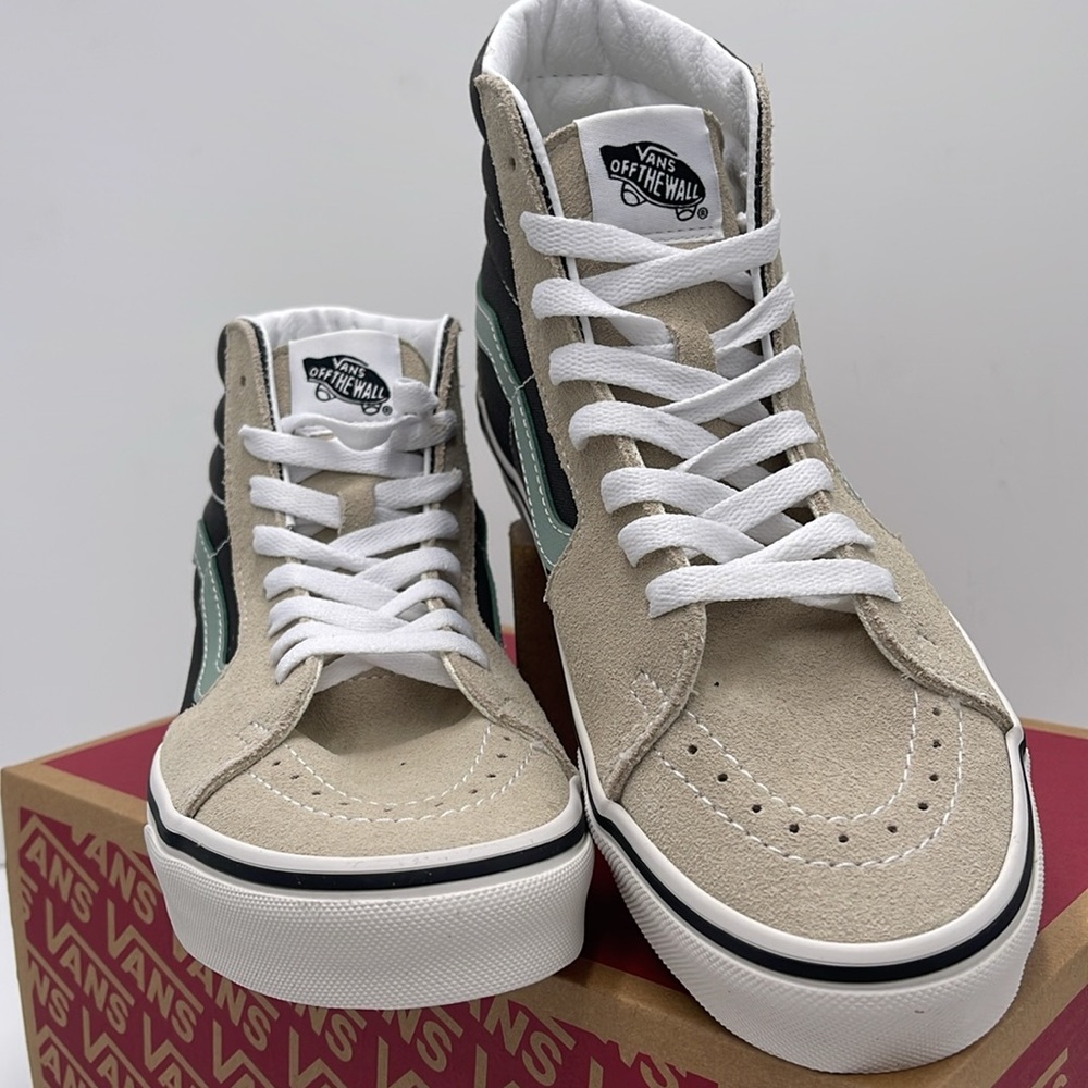 Vans WMNS Sk&-Hi Canvas Suede Pop Black Mu
VN000CMXBML
Sneakers - Picture 6 of 16